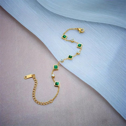 Pulsera Carolina con esmeralda.