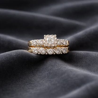 Anillo de oro con brillo eterno