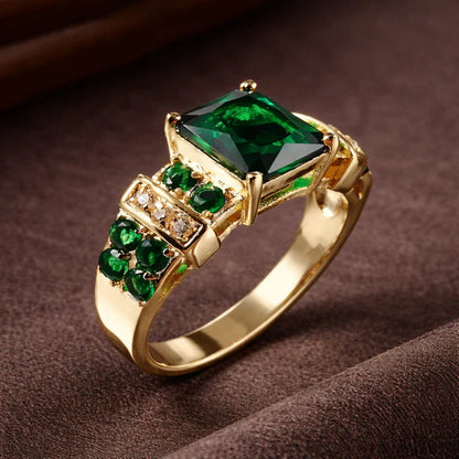Anillo de esmeralda deslumbrante