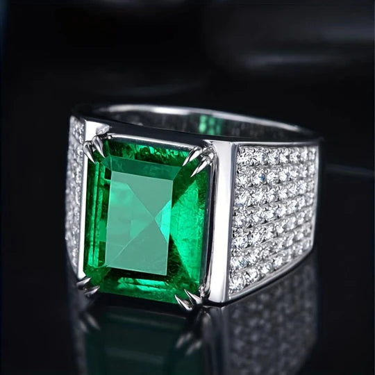 Elsa Ring with Emerald and Diamonds