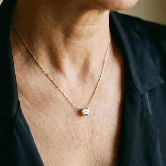 Collar de oro con diamantes