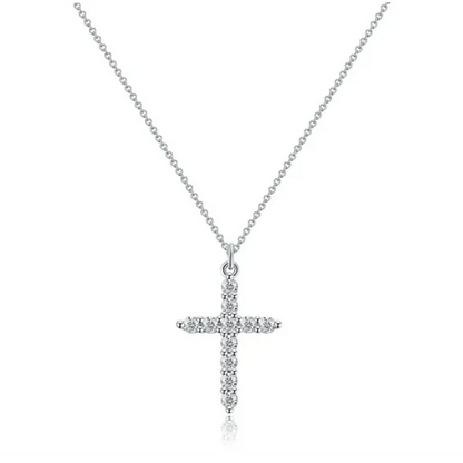 Collar con cruz y corona de diamantes.