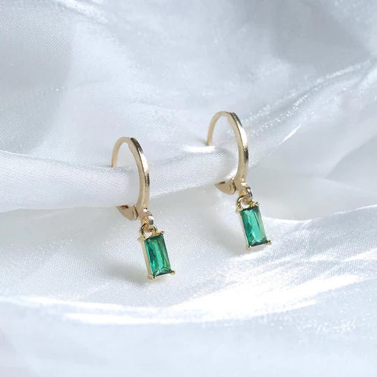 Elegant Louise earrings with emeralds.