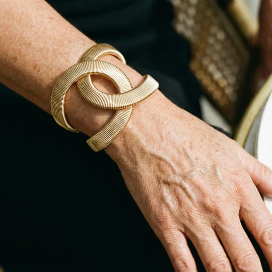 Elegante pulsera doble de oro