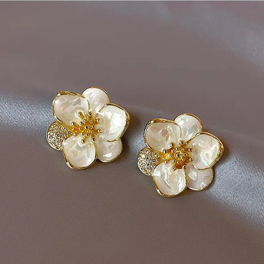 Pendientes de pétalos dorados