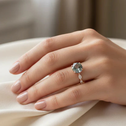 Gold ring with Sapphire sparkle.