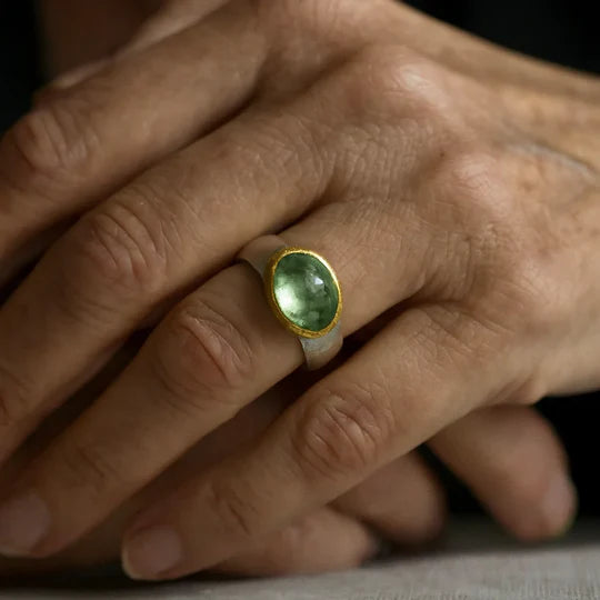 Anillo verde retro con piedra redonda