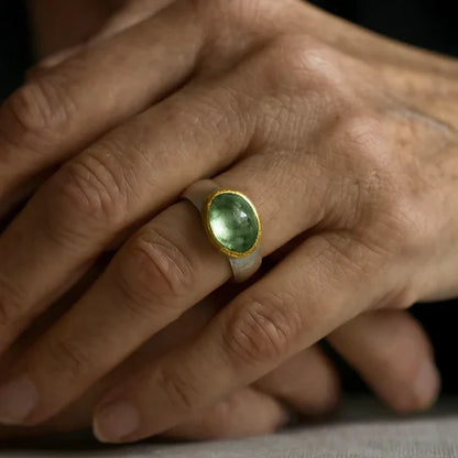 Anillo verde retro con piedra redonda