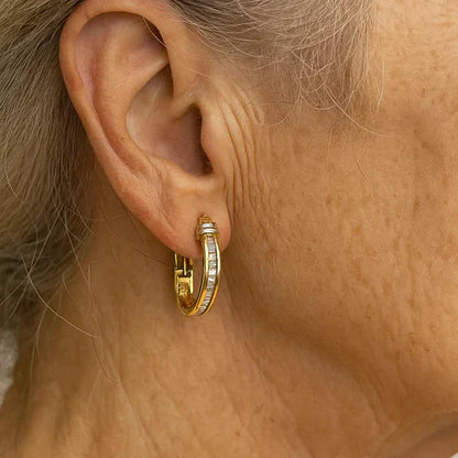 Retro earrings in gold and diamonds.