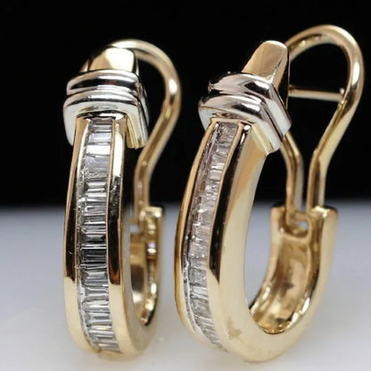 Retro earrings in gold and diamonds.