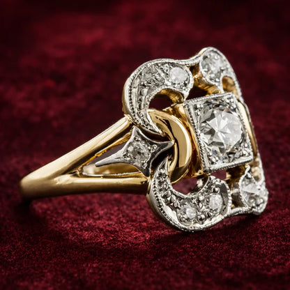 Elegant vintage Gold Ring with Cubic Zirconia.
